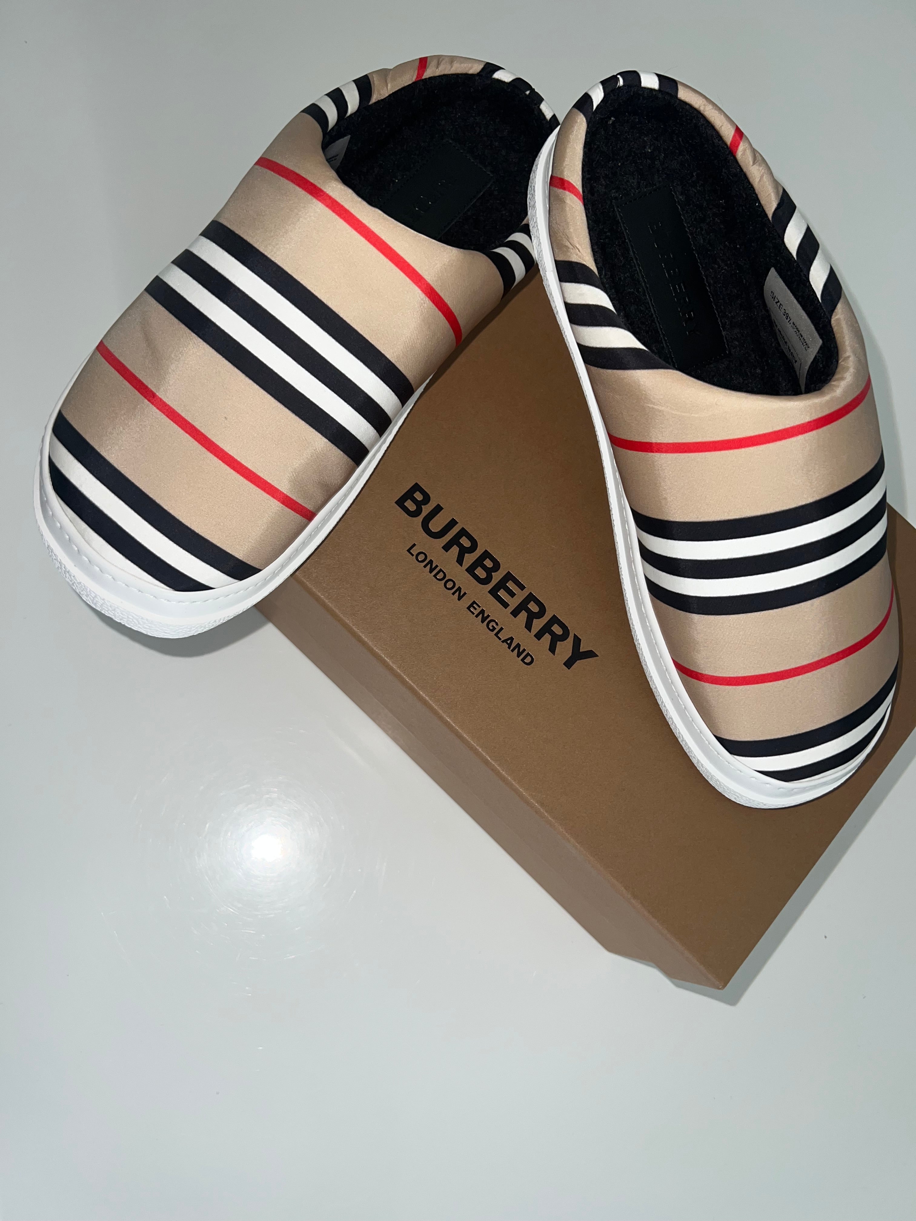 Burberry slippers discount